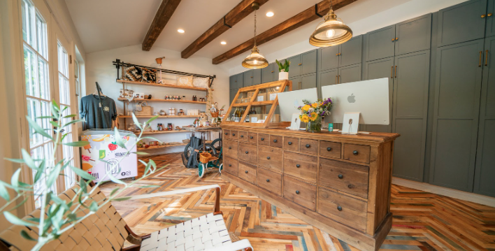 Bandy Canyon gift shop located in front of the ranch